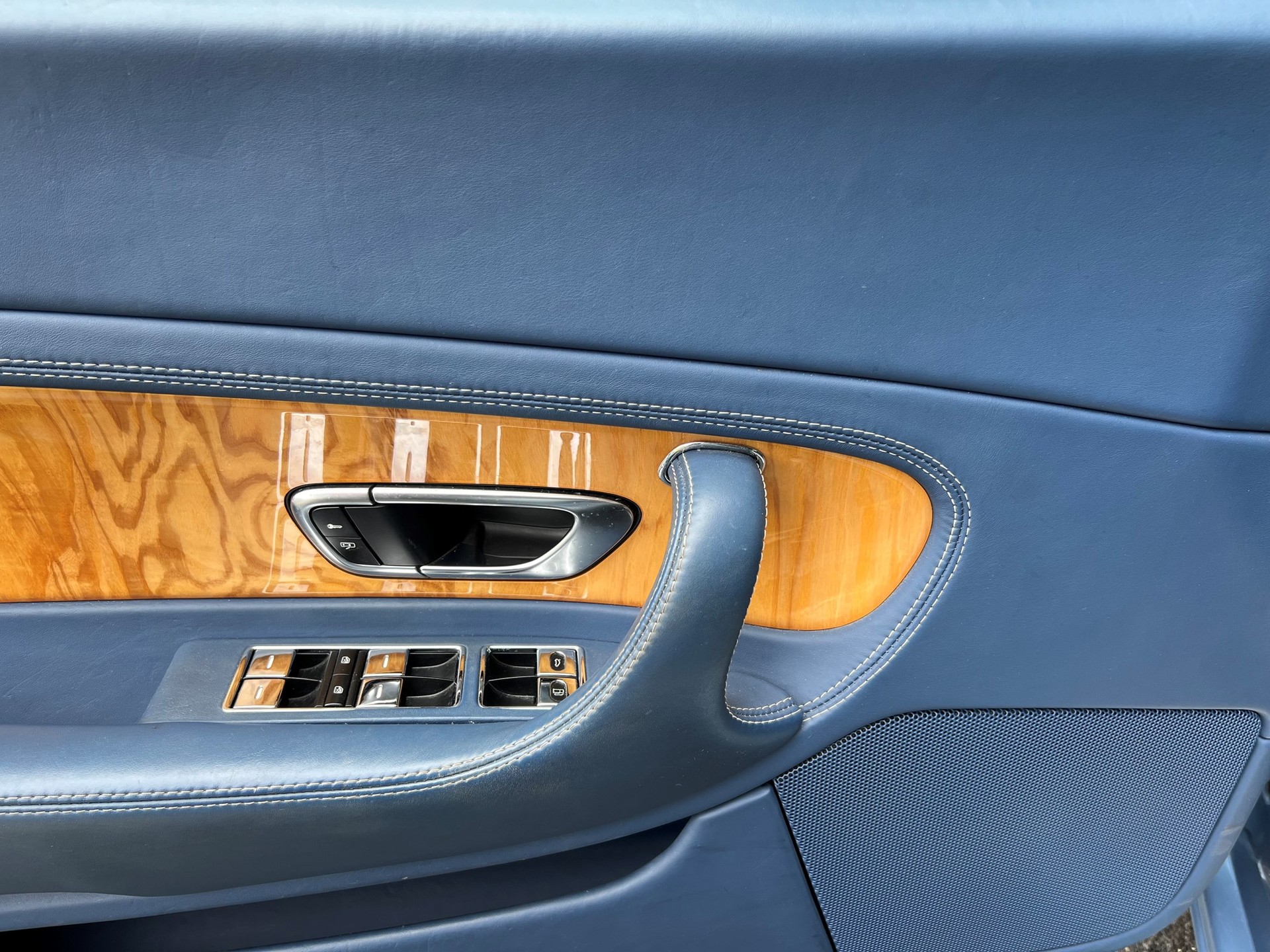 BENTLEY Continental GT 6.0 W12-image-5