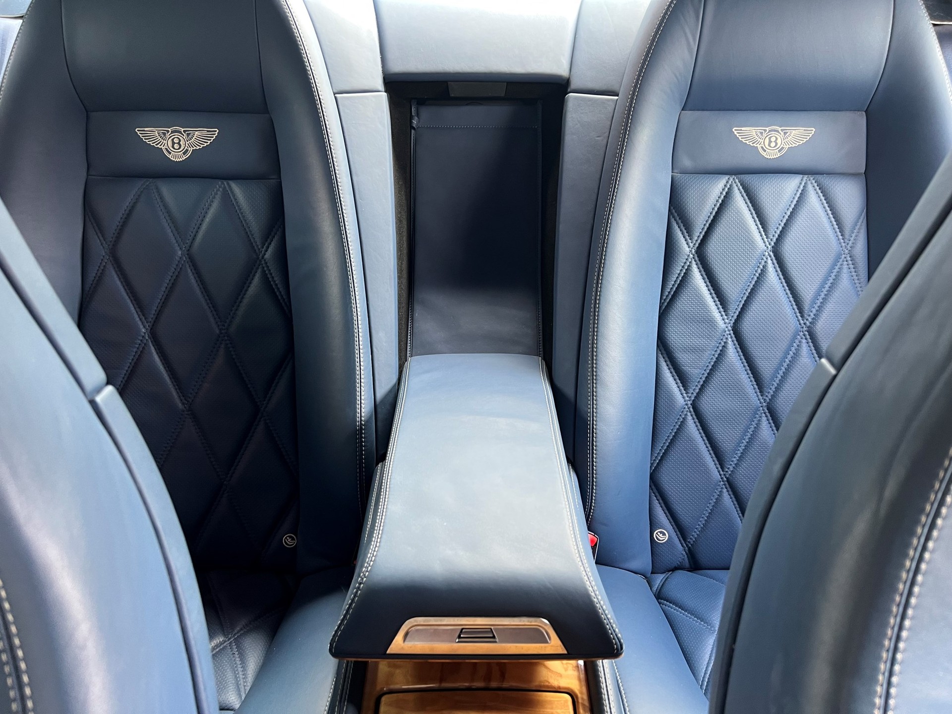 BENTLEY Continental GT 6.0 W12-image-14
