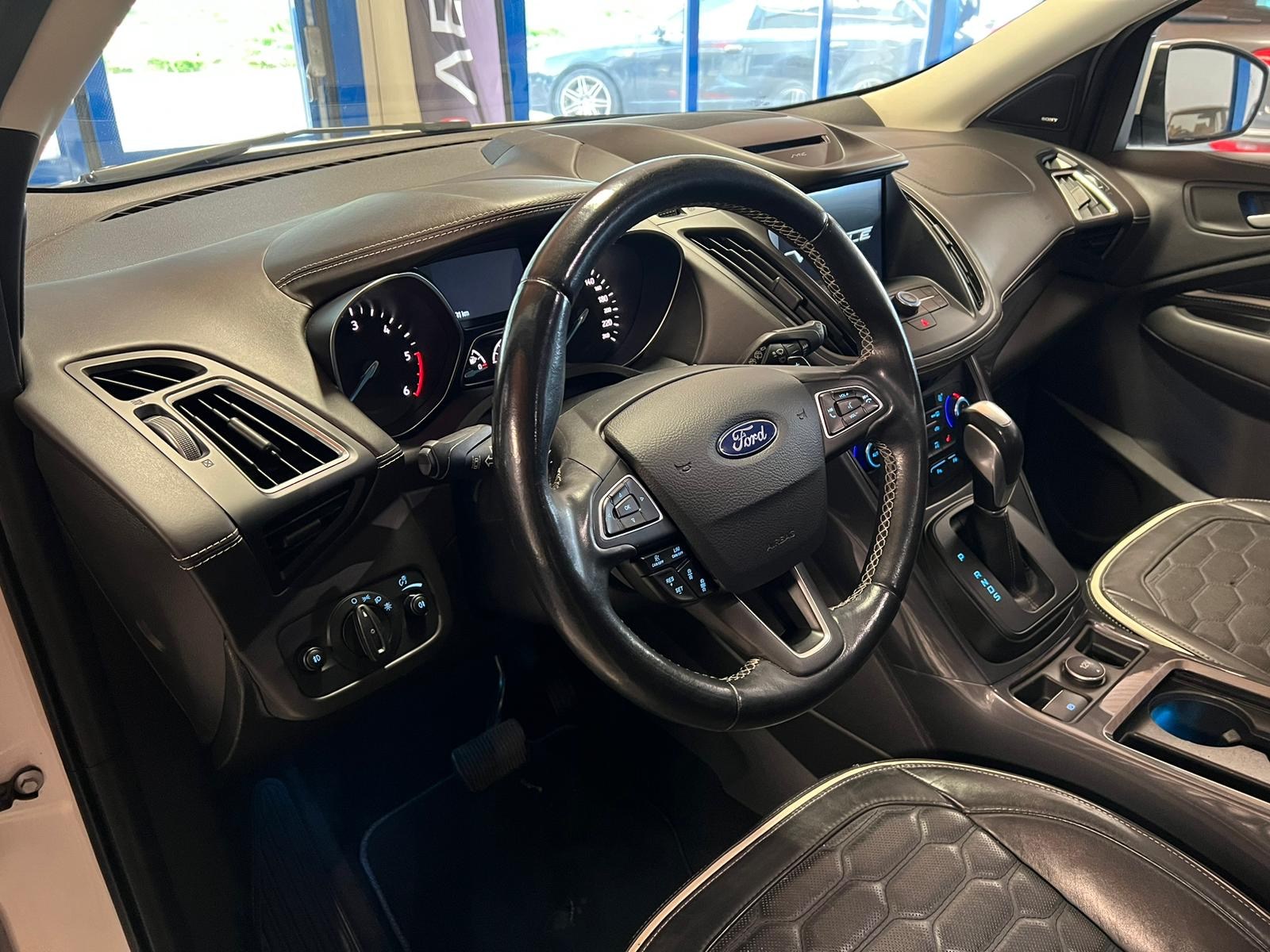 FORD Kuga 2.0 TDCi Vignale 4WD PowerShift-image-10