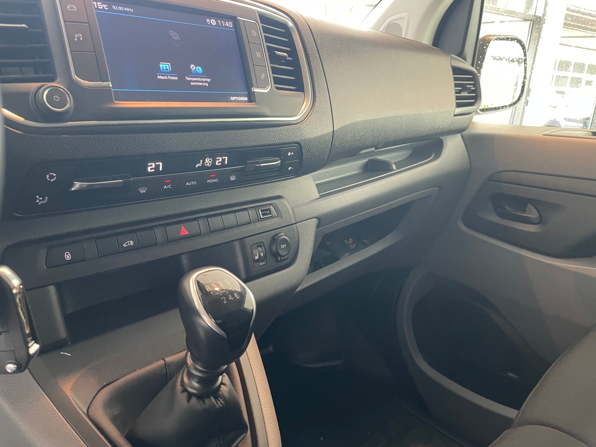 PEUGEOT Expert HDi140 S&S Prem. S-image-14