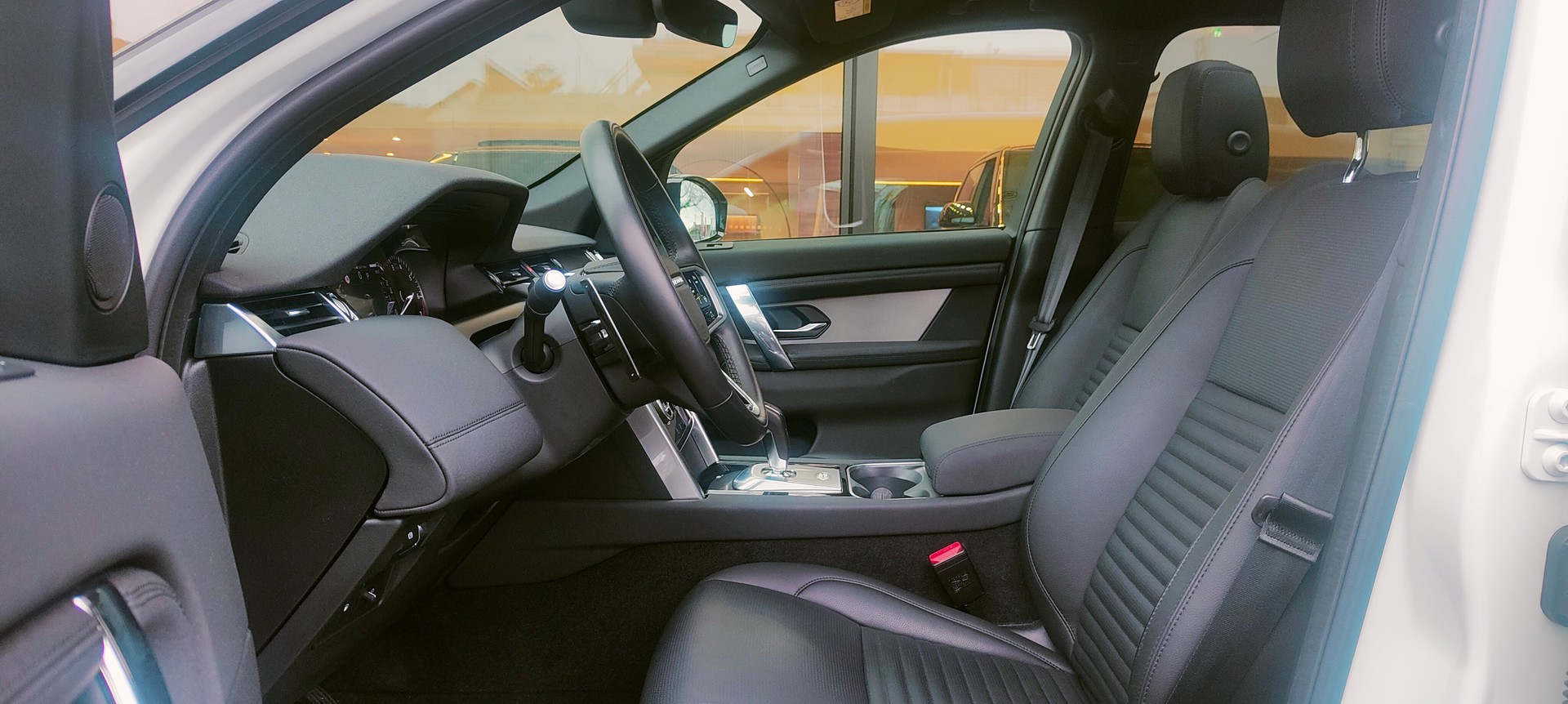 LAND ROVER Discovery Sport P300e 1.5 PHEV SE AT8-image-6