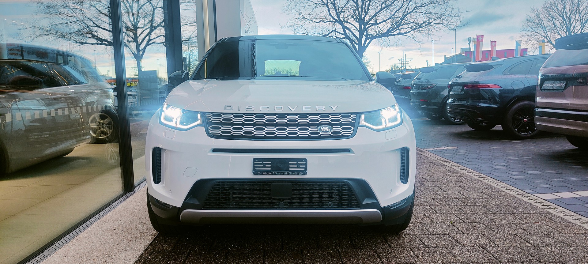 LAND ROVER Discovery Sport P300e 1.5 PHEV SE AT8-image-3