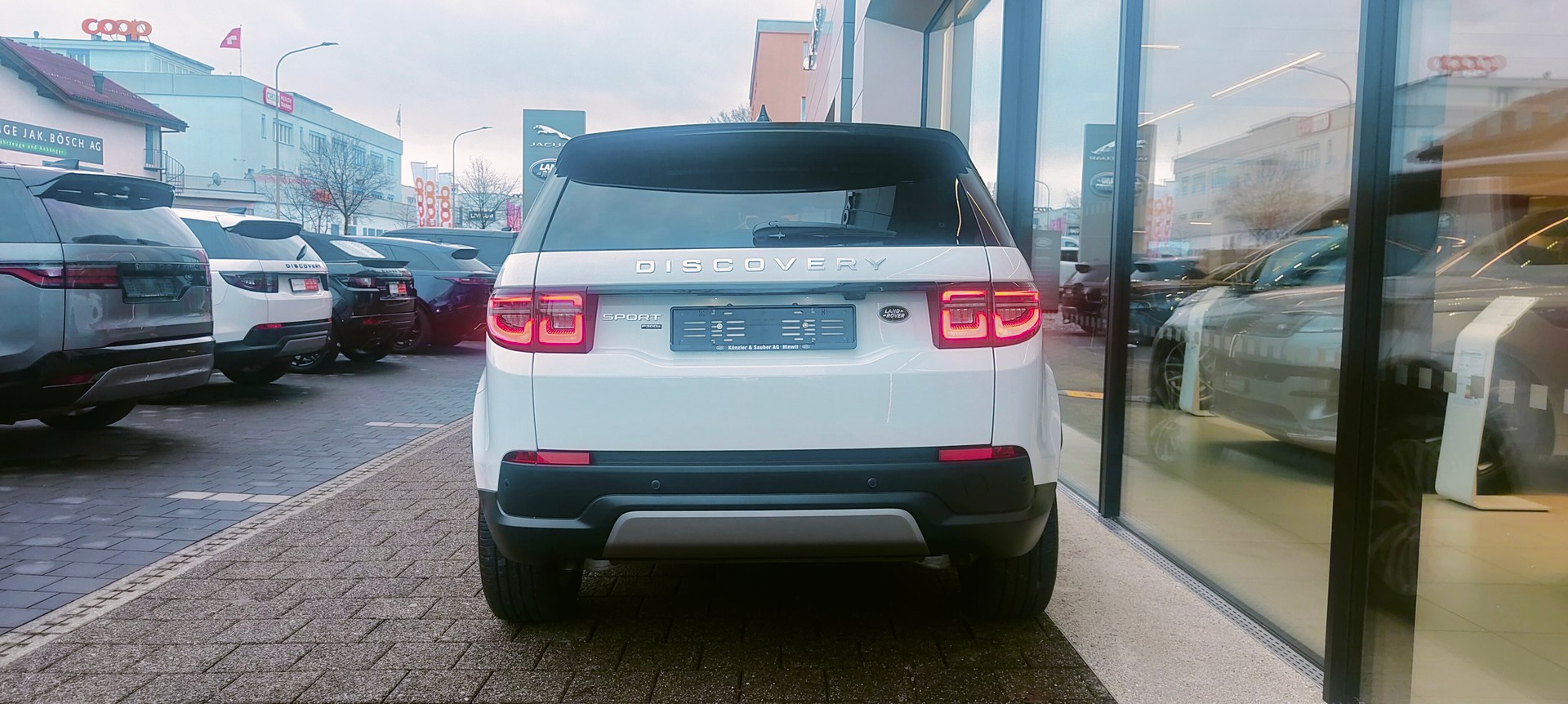 LAND ROVER Discovery Sport P300e 1.5 PHEV SE AT8-image-15