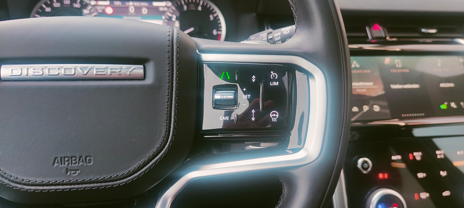 LAND ROVER Discovery Sport P300e 1.5 PHEV SE AT8-image-11