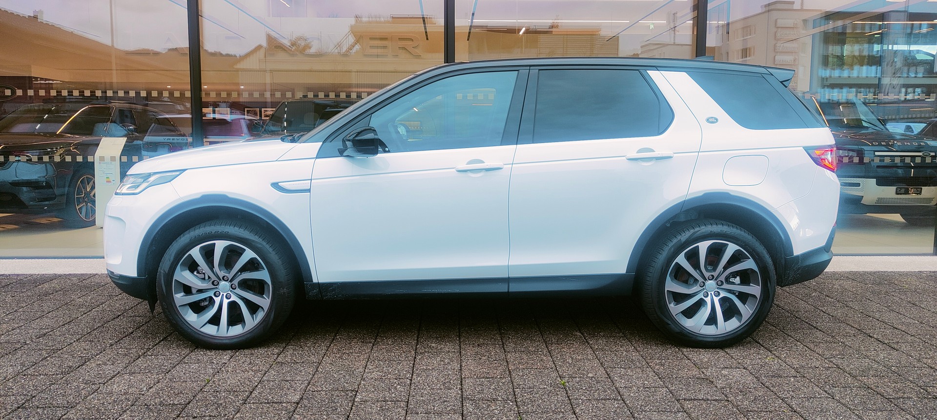 LAND ROVER Discovery Sport P300e 1.5 PHEV SE AT8-image-1