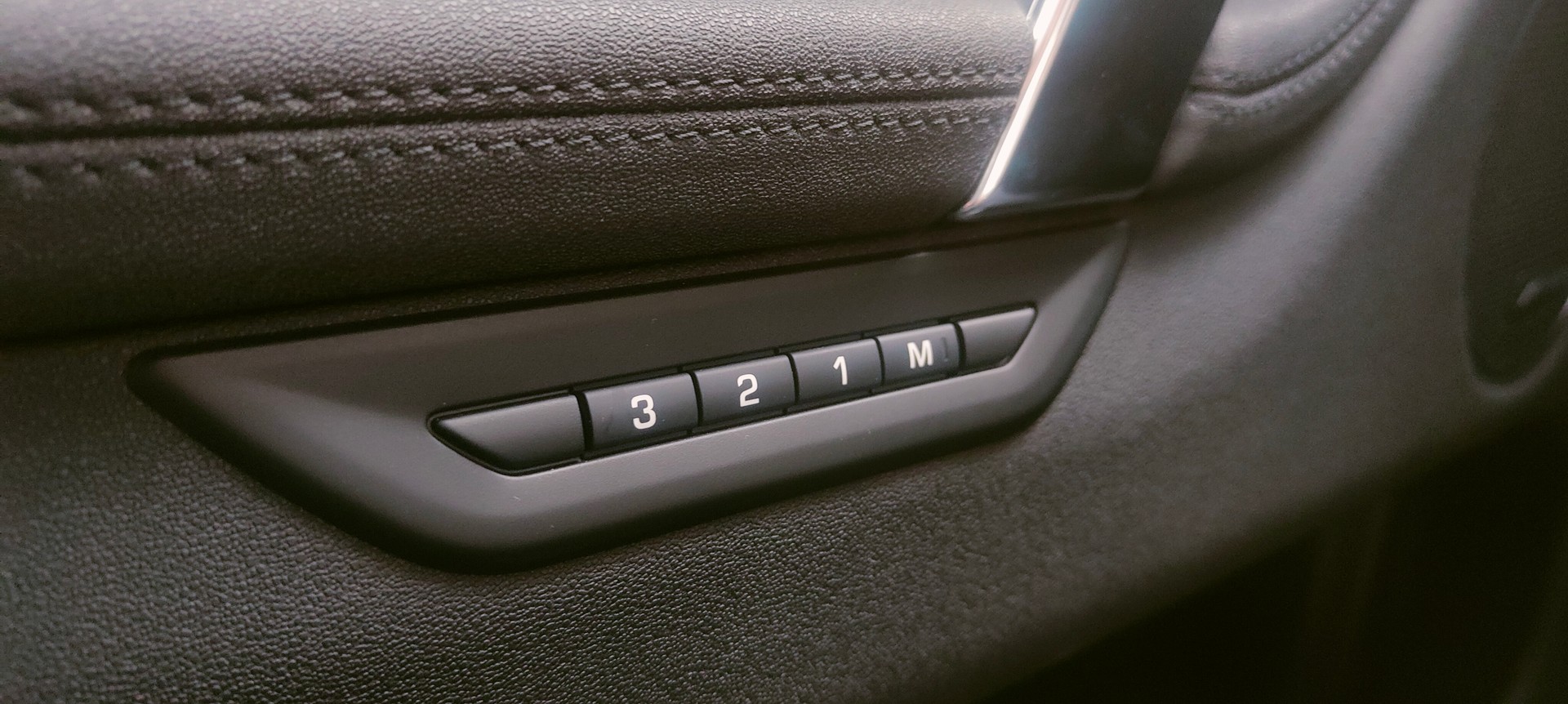 LAND ROVER Discovery Sport P300e 1.5 PHEV SE AT8-image-13