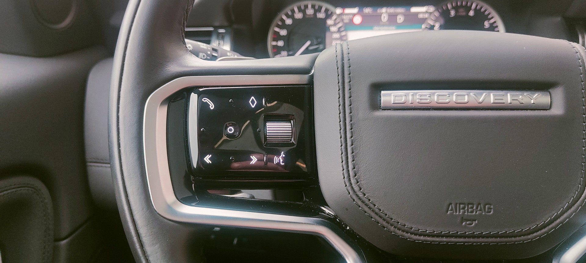 LAND ROVER Discovery Sport P300e 1.5 PHEV SE AT8-image-12