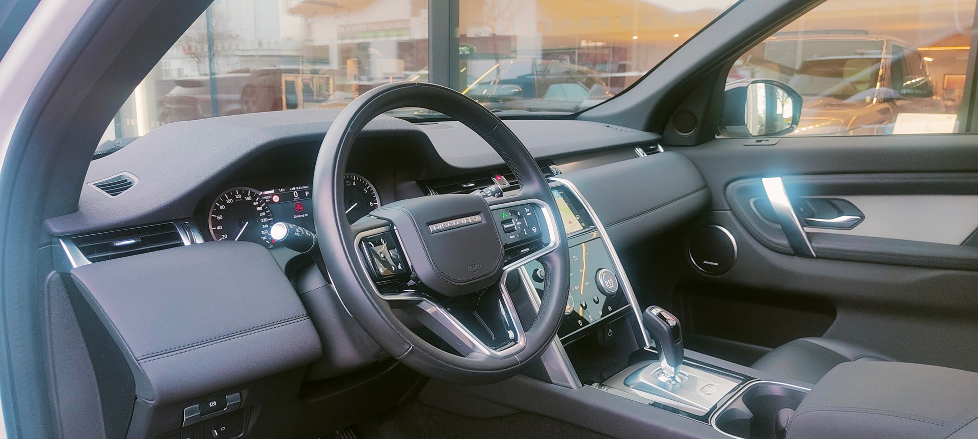LAND ROVER Discovery Sport P300e 1.5 PHEV SE AT8-image-5