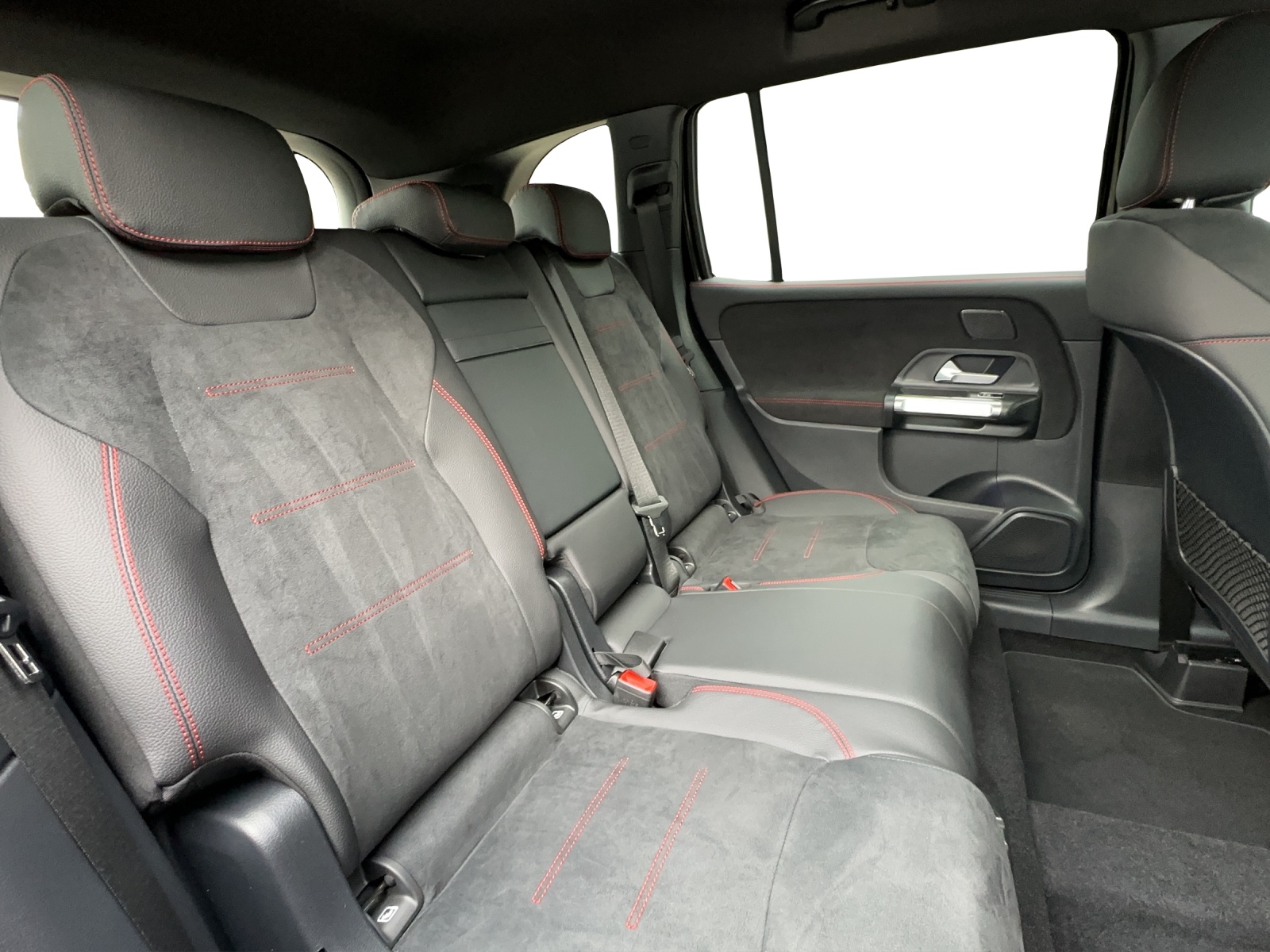 MERCEDES-BENZ GLB 250 4Matic 8G-Tronic-image-18
