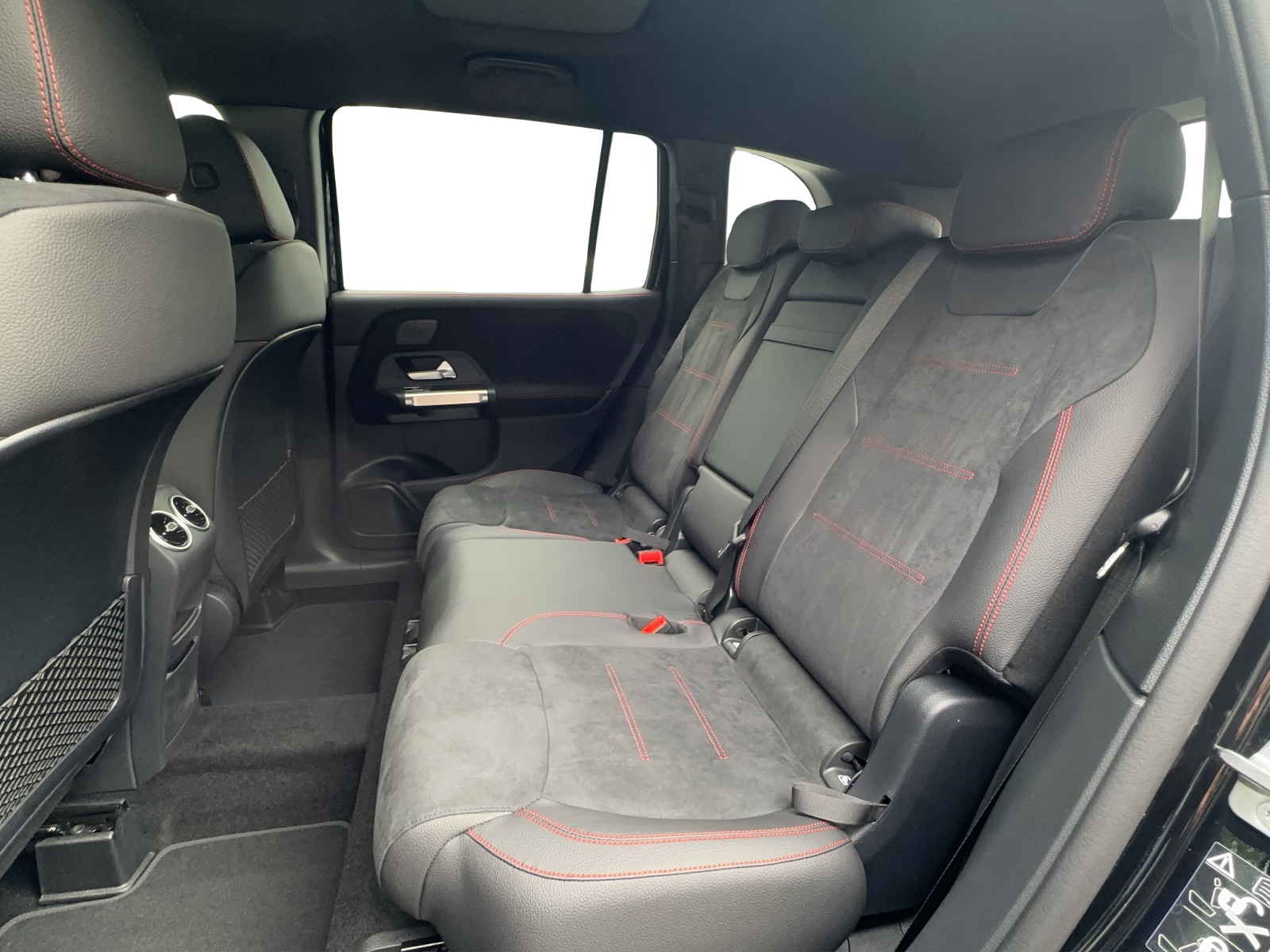 MERCEDES-BENZ GLB 250 4Matic 8G-Tronic-image-17