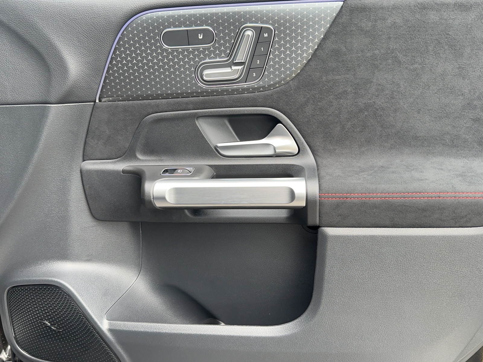 MERCEDES-BENZ GLB 250 4Matic 8G-Tronic-image-15