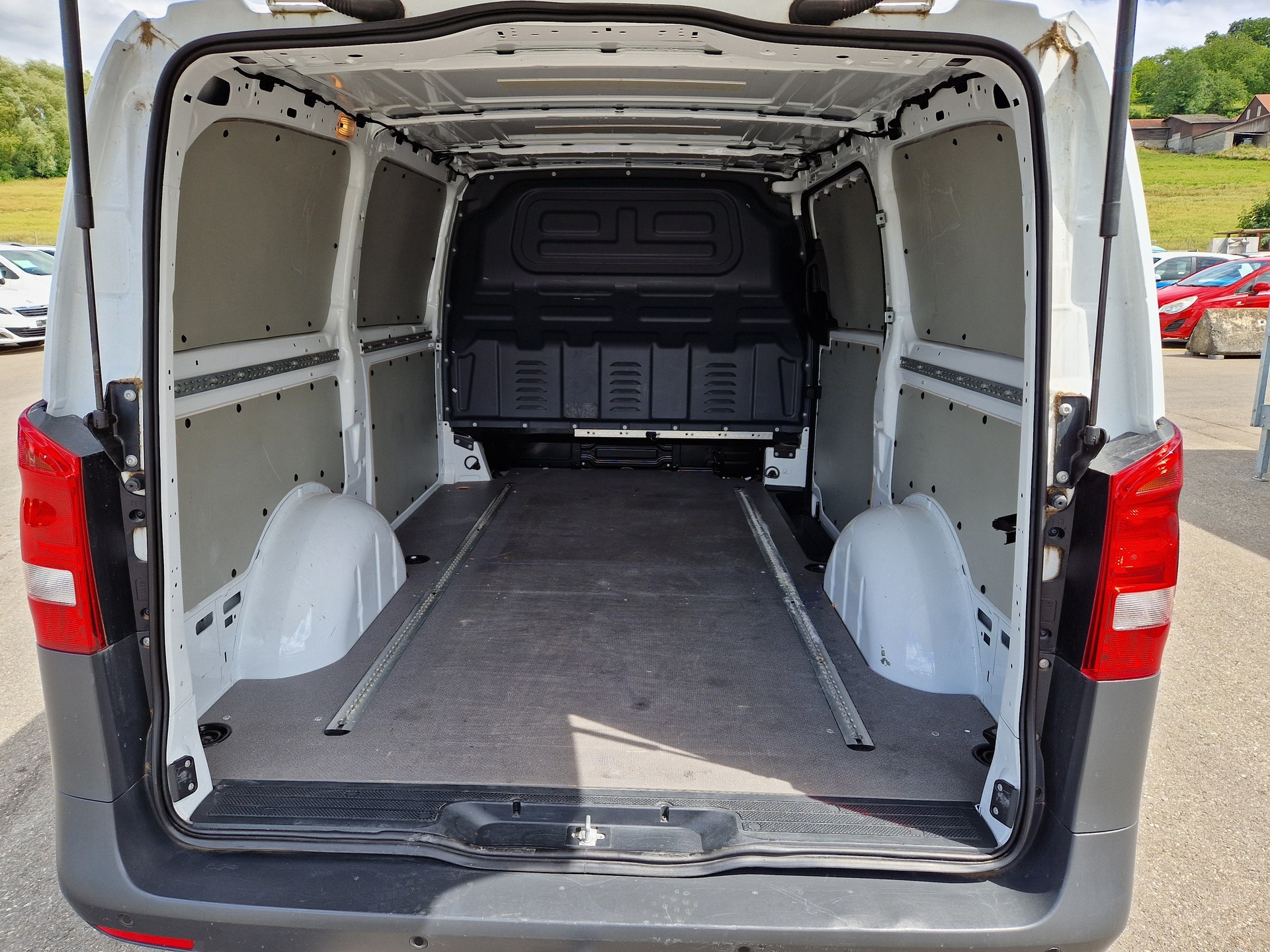 MERCEDES-BENZ Vito 116 CDI Mixto L 7G-Tronic Euro 5-image-4