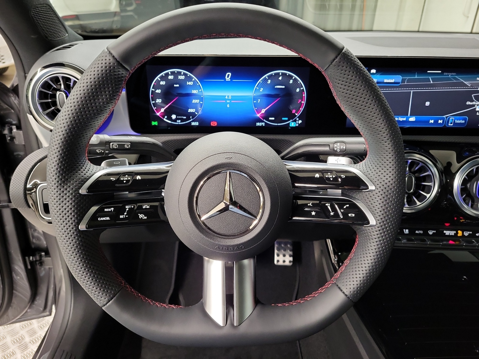 MERCEDES-BENZ A 200 AMG Line Night Star-image-15