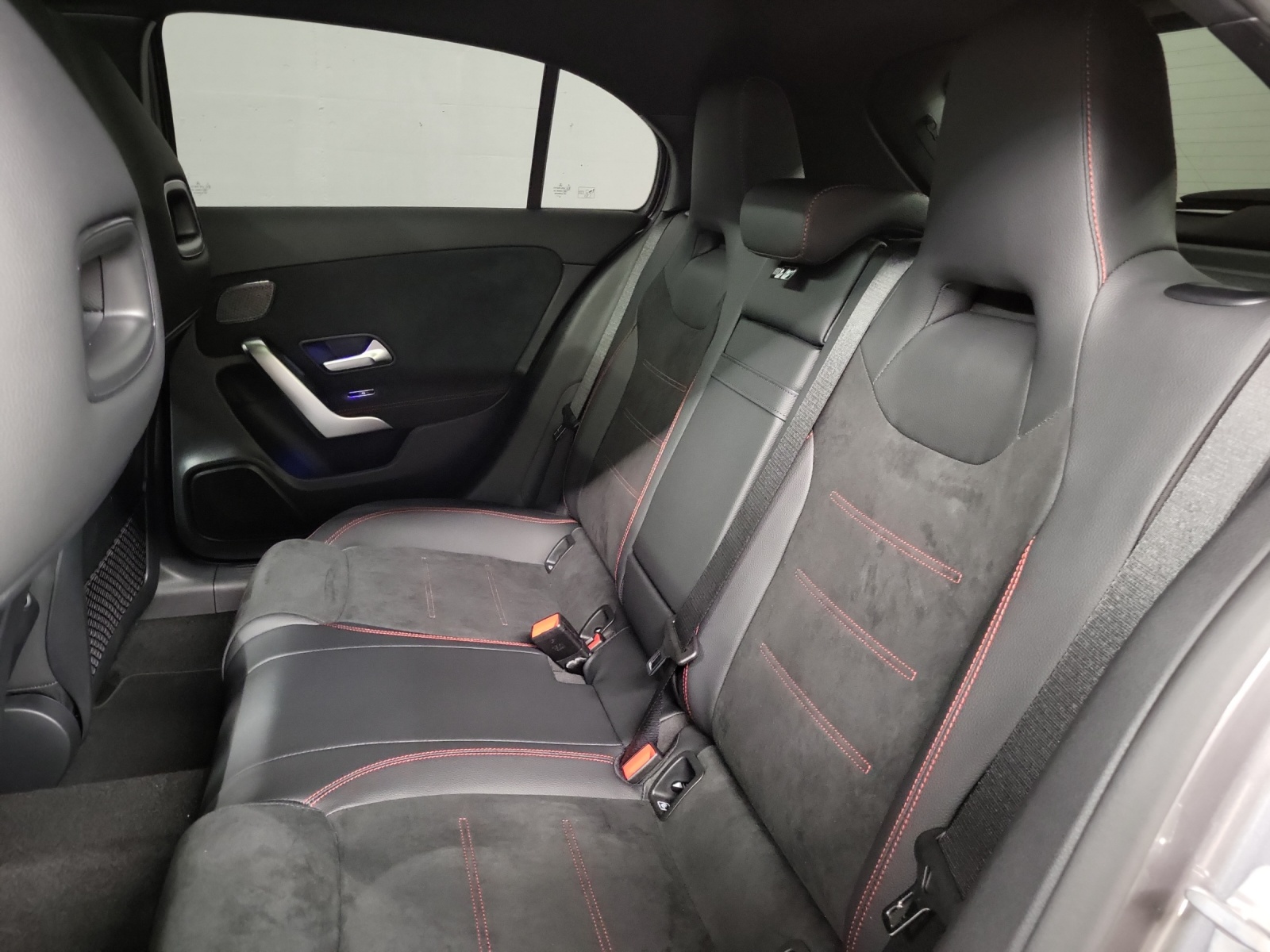 MERCEDES-BENZ A 200 AMG Line Night Star-image-9