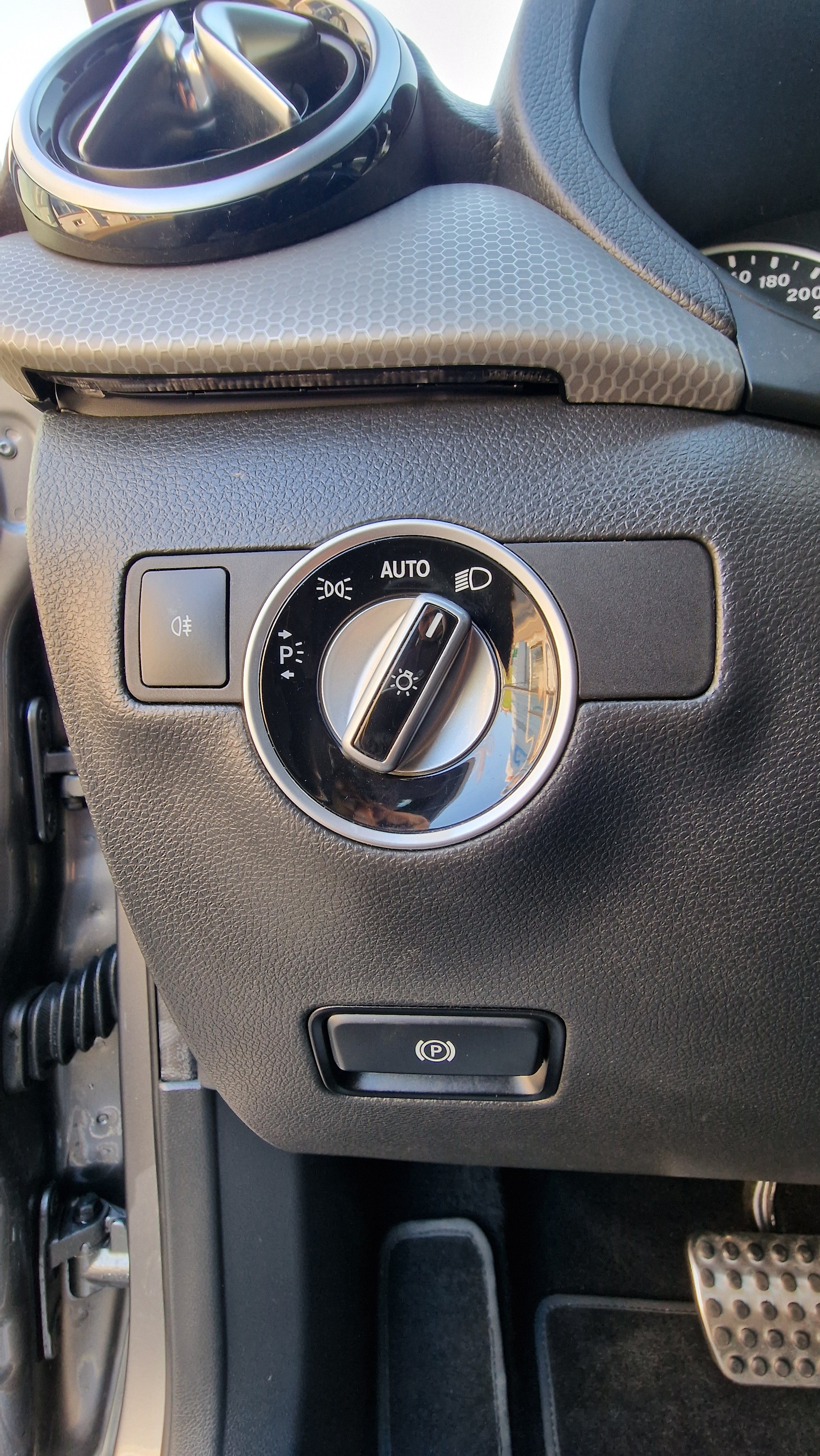 MERCEDES-BENZ B 200-image-24