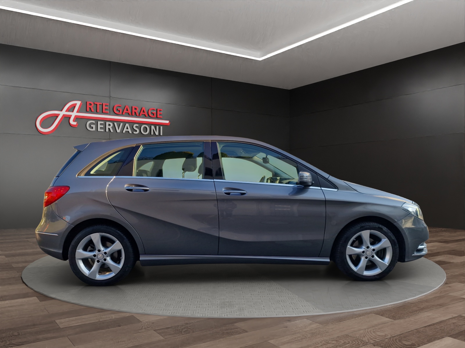 MERCEDES-BENZ B 200-showroom-element-3