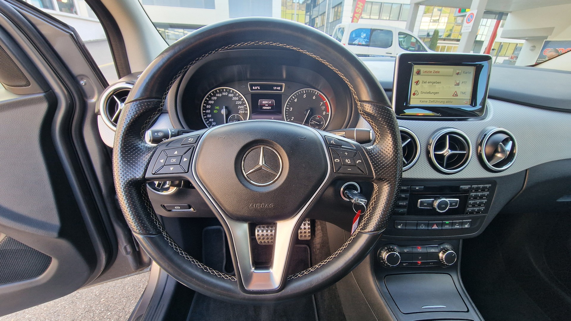 MERCEDES-BENZ B 200-image-21