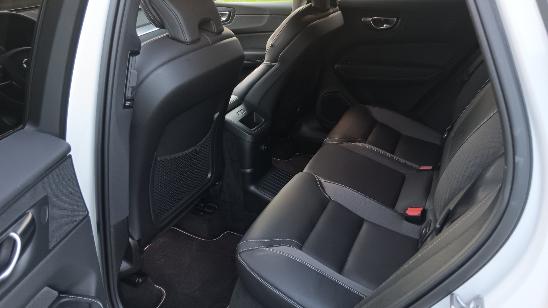 VOLVO XC60 T8 eAWD R-Design Geartronic-image-12
