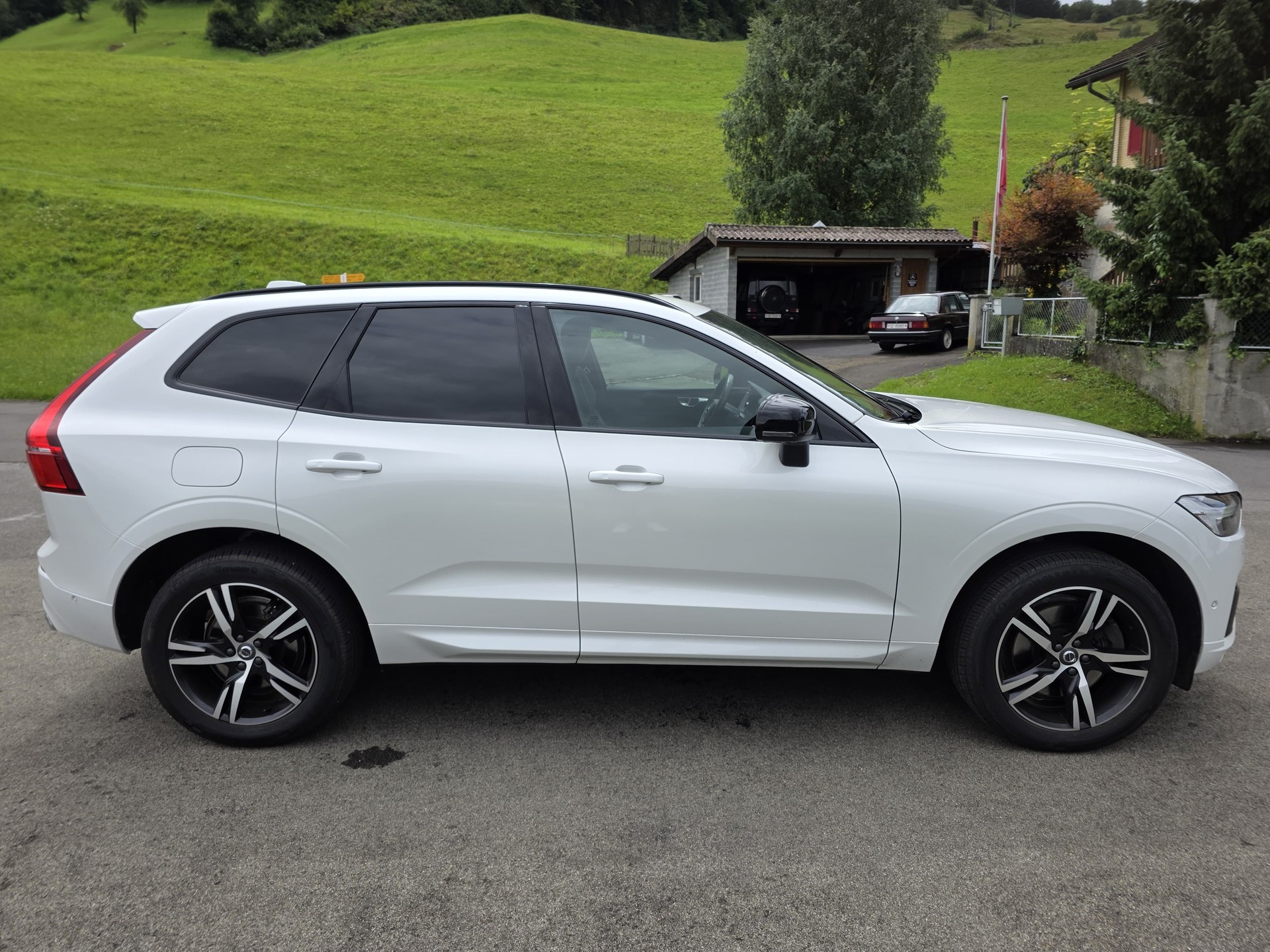 VOLVO XC60 T8 eAWD R-Design Geartronic-image-2