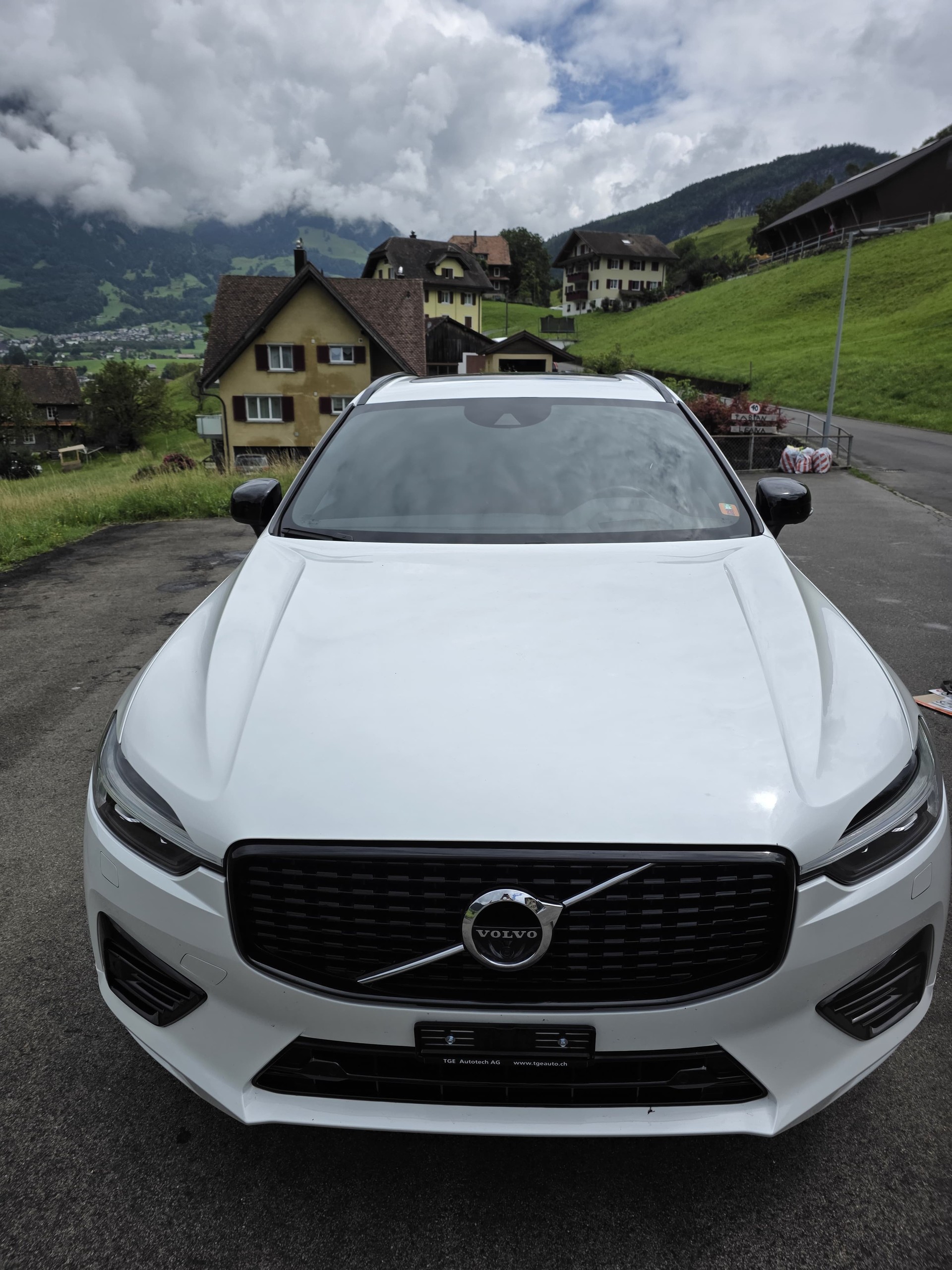 VOLVO XC60 T8 eAWD R-Design Geartronic-image-4