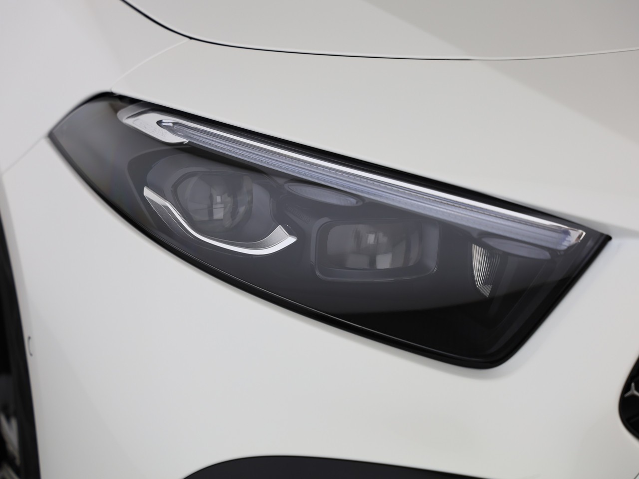 MERCEDES-BENZ A 250 e EQ Star 8G-DCT-image-6