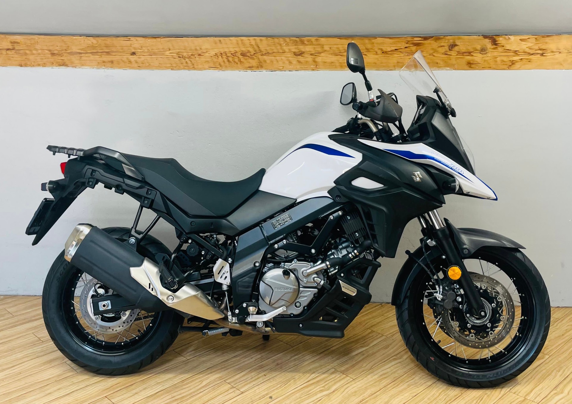 SUZUKI DL 650 XA ABS L7-showroom-element-1