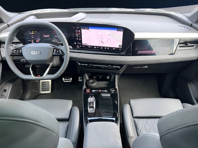 AUDI SQ6 Sportback e-tron quattro-image-11