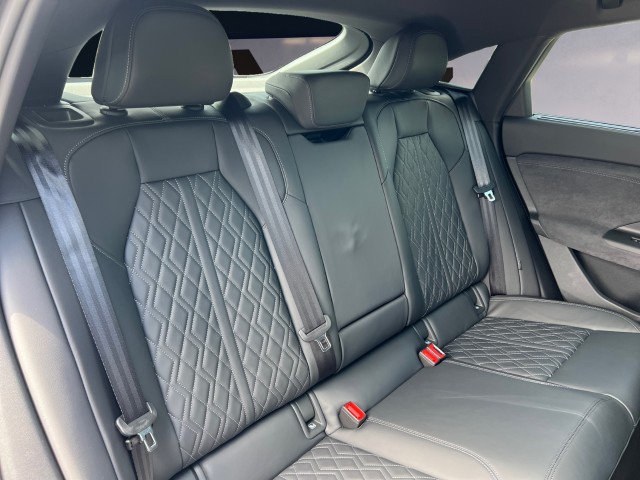 AUDI SQ6 Sportback e-tron quattro-image-17