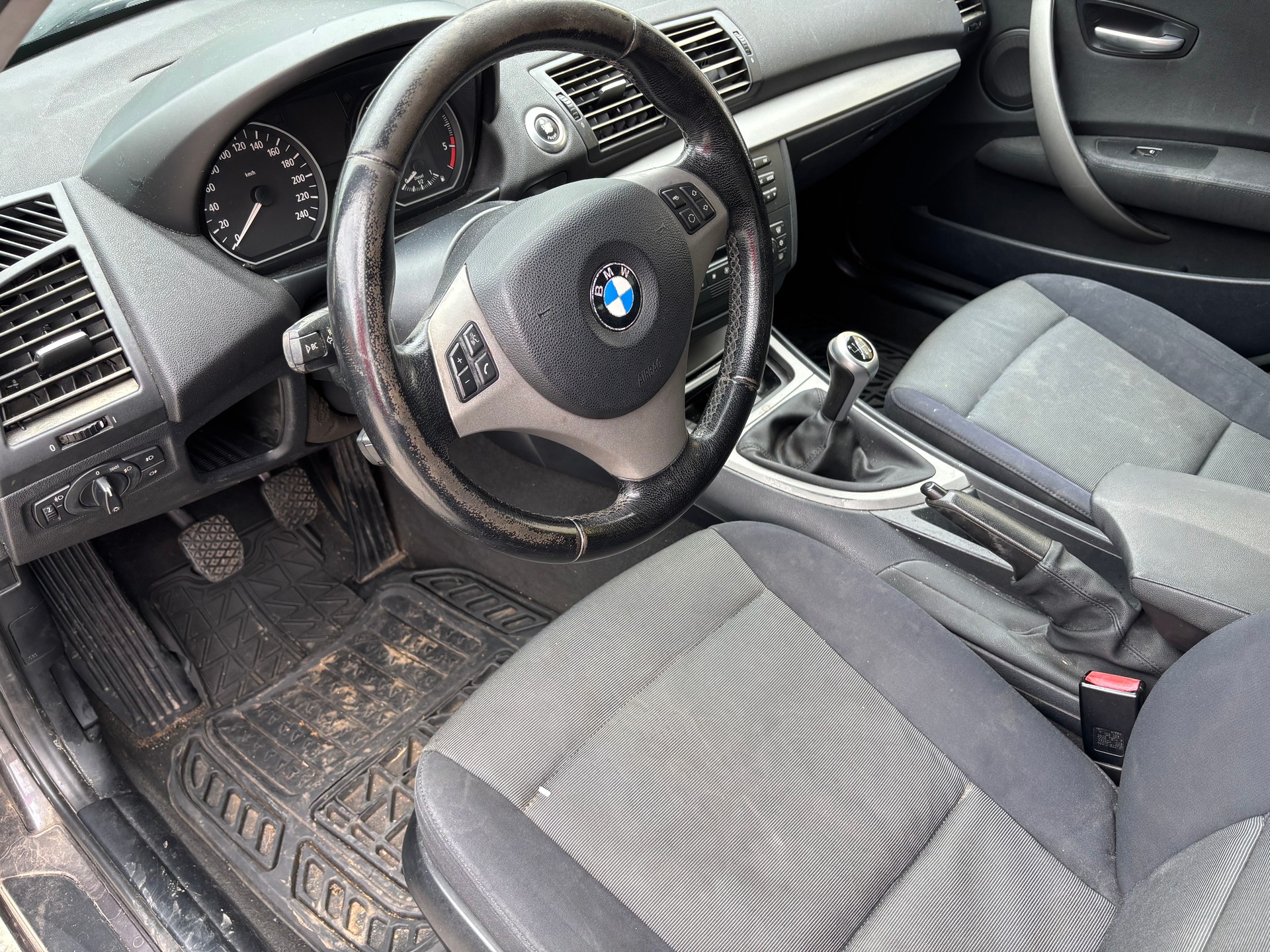 BMW 118d-image-8