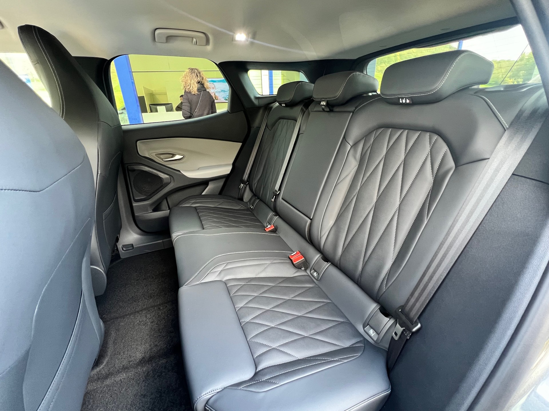 FORD Explorer Extended Range Premium AWD-image-9