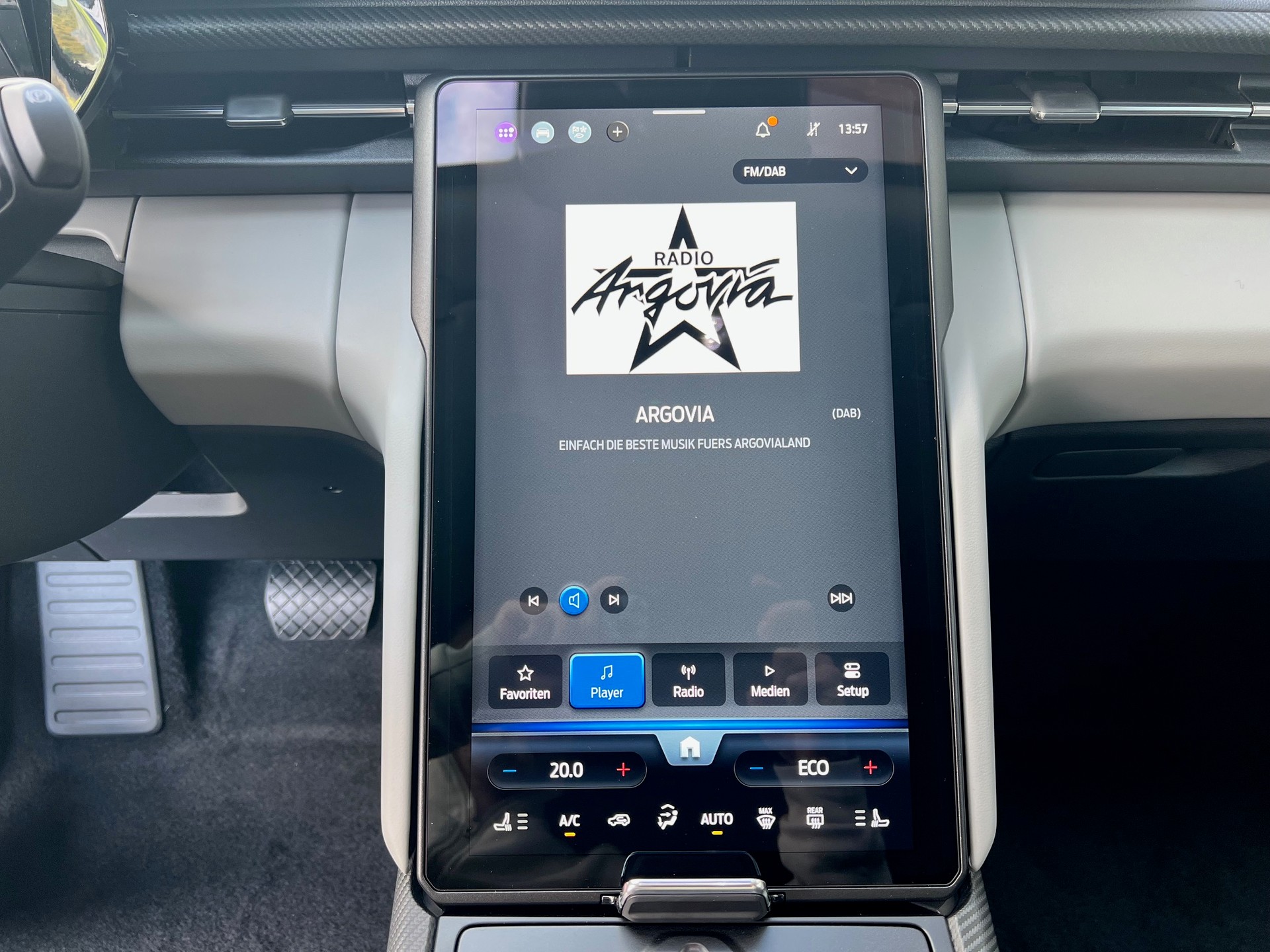 FORD Explorer Extended Range Premium AWD-image-10