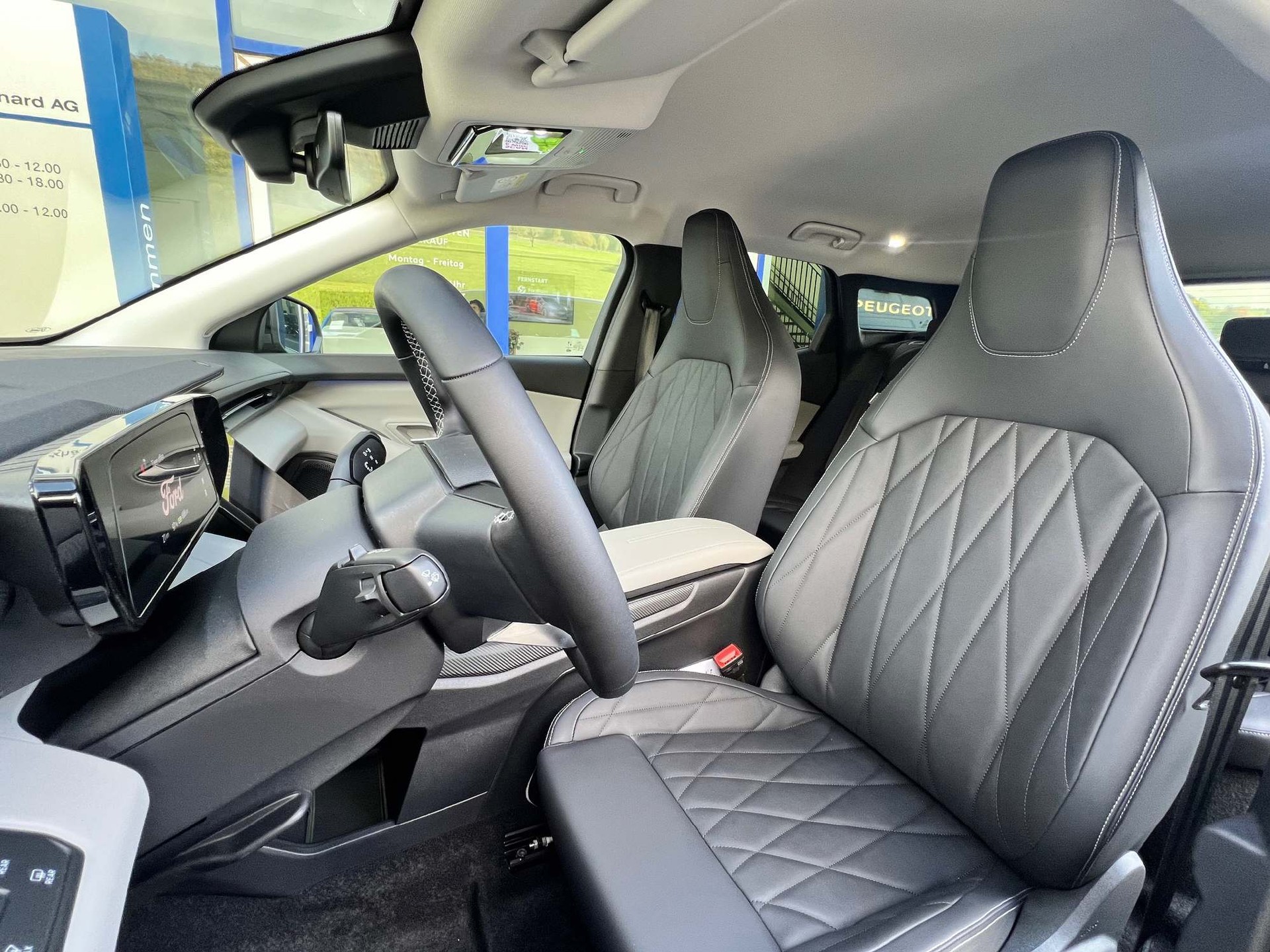 FORD Explorer Extended Range Premium AWD-image-8