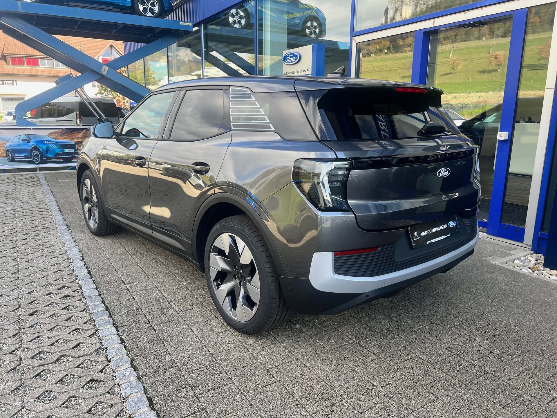 FORD Explorer Extended Range Premium AWD-image-3