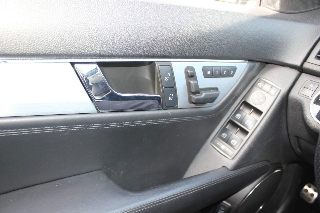 MERCEDES-BENZ C 63 V8 AMG Kombi-image-11