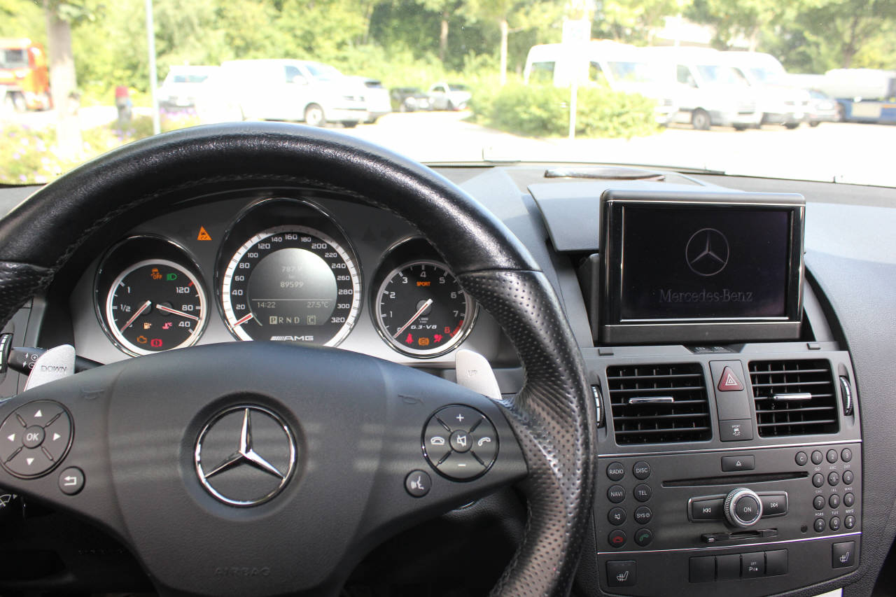 MERCEDES-BENZ C 63 V8 AMG Kombi-image-7