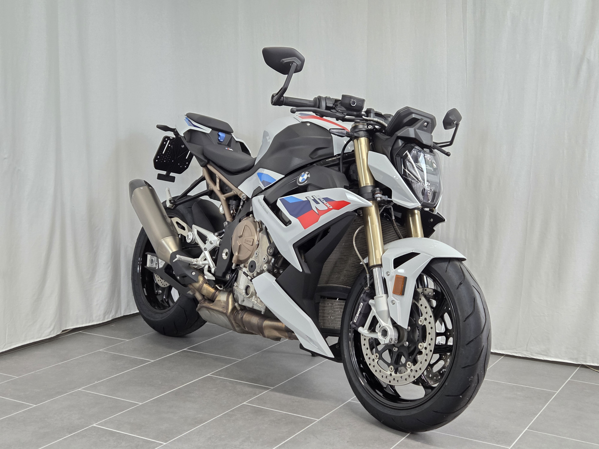 BMW S 1000 R M 12Mt. BMW Motorrad Premium Selection Garantie-showroom-element-1