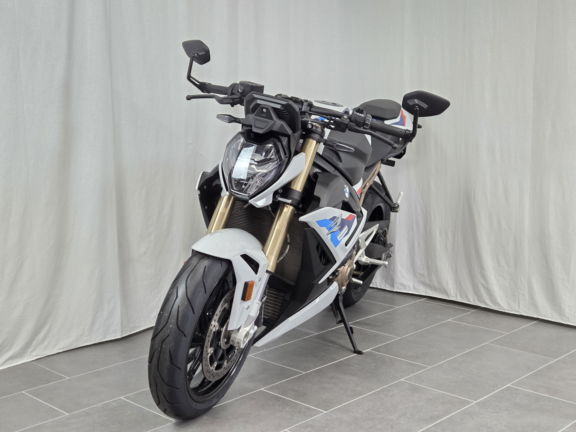 BMW S 1000 R M 12Mt. BMW Motorrad Premium Selection Garantie-showroom-element-2
