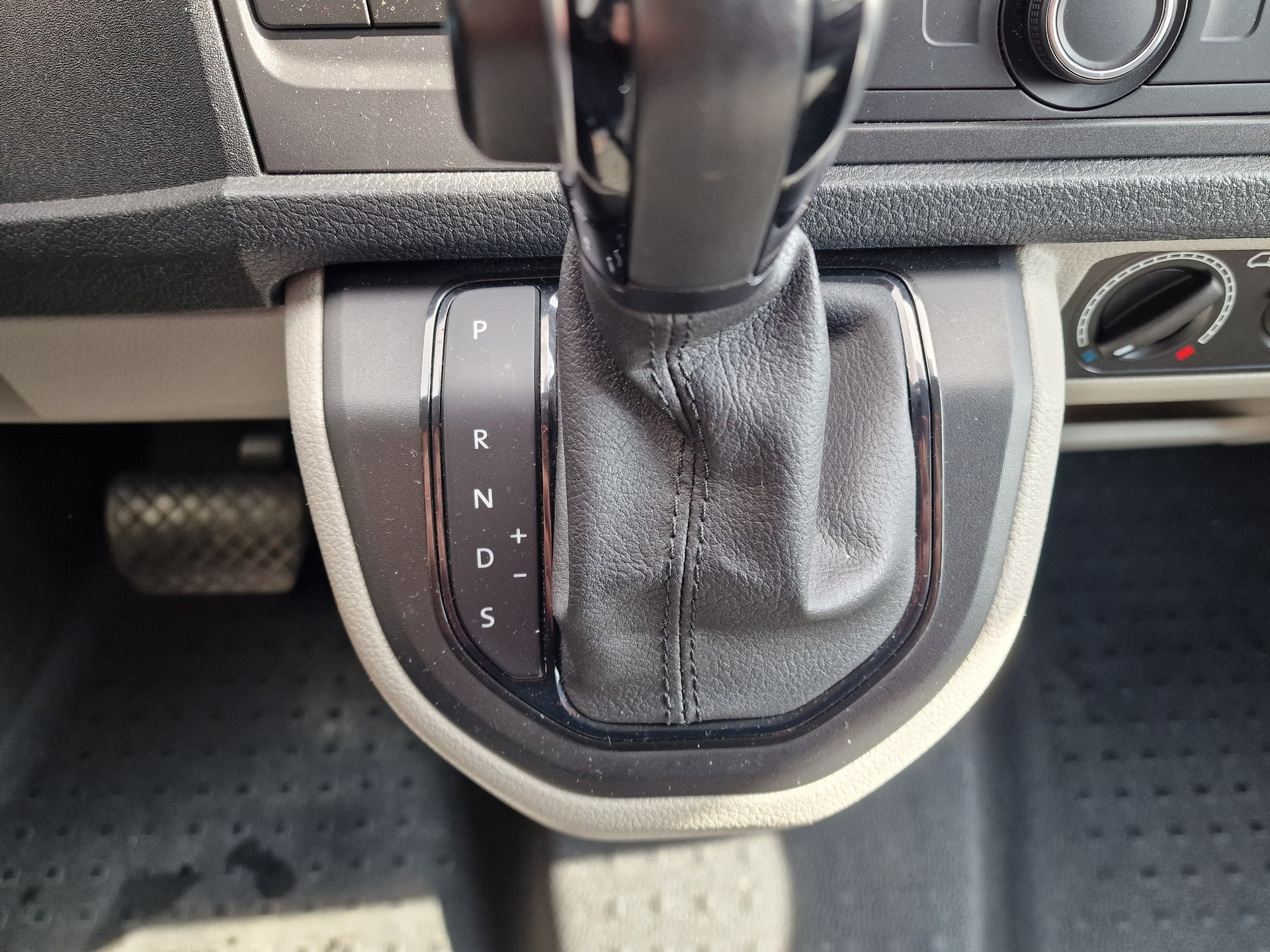 VW T6 2.0 TDI 4Motion DSG-image-10
