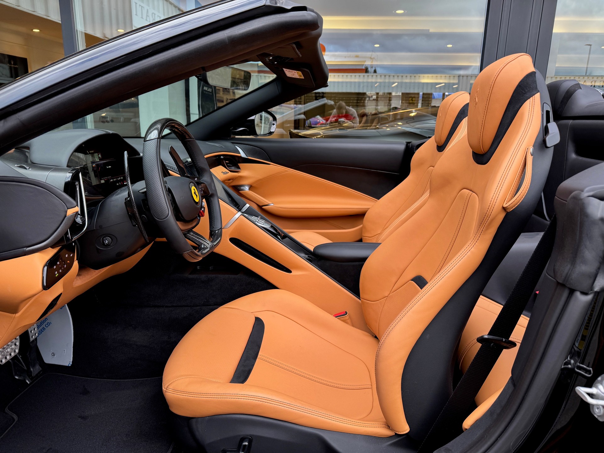 FERRARI Roma 3.9 V8 T Spider-image-4