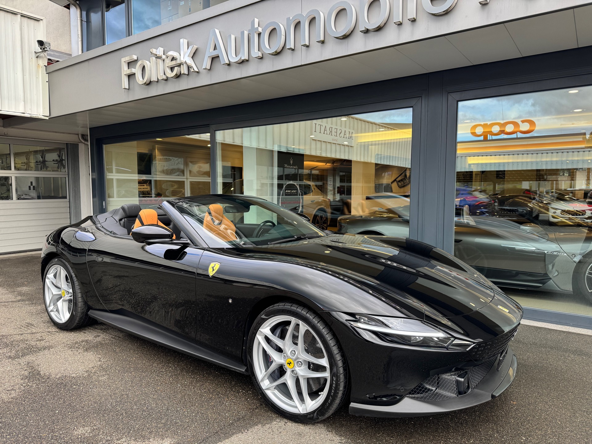 FERRARI Roma 3.9 V8 T Spider-showroom-element-2