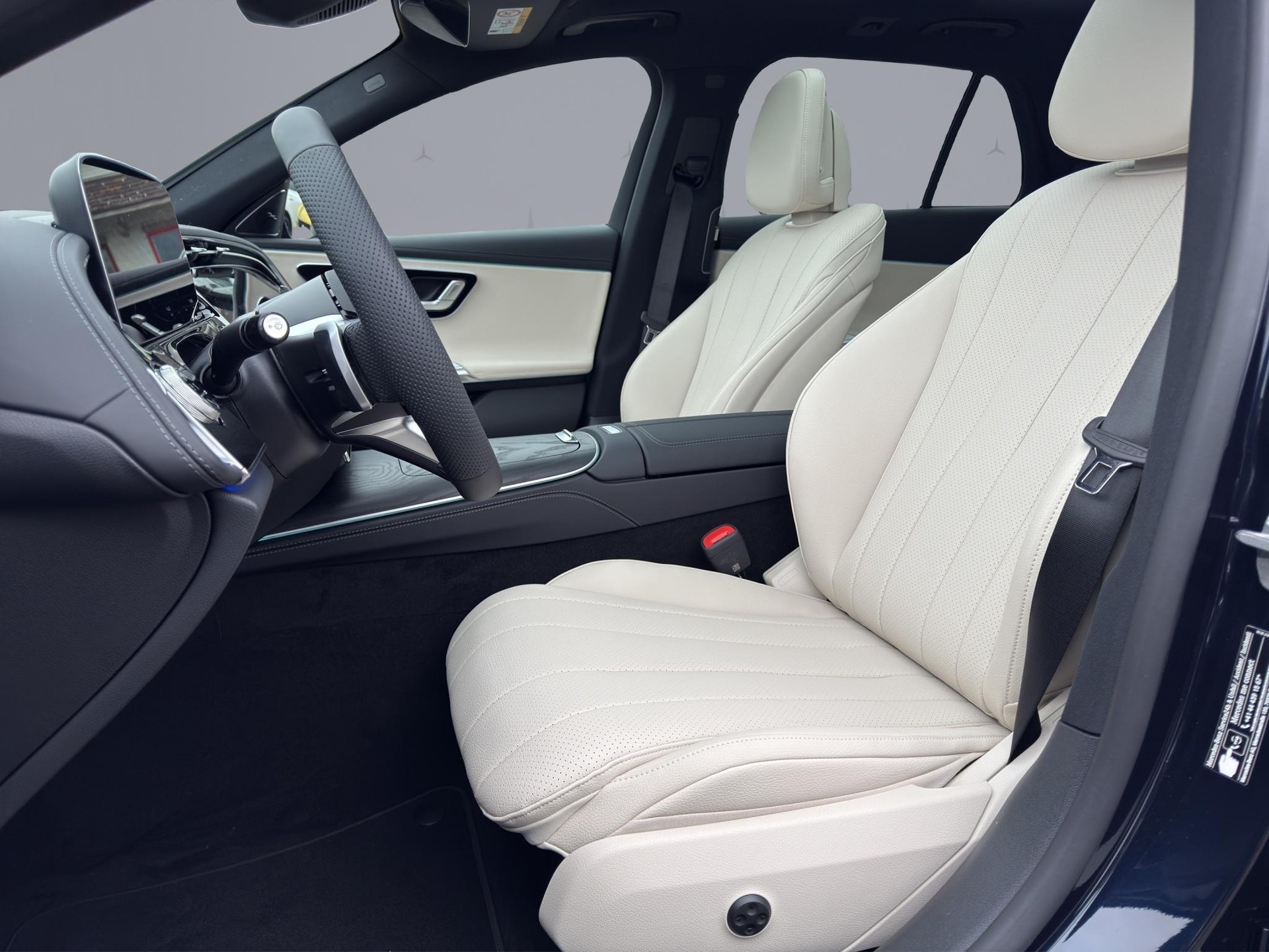 MERCEDES-BENZ E 220 d AMG Line 4matic Kombi-image-8