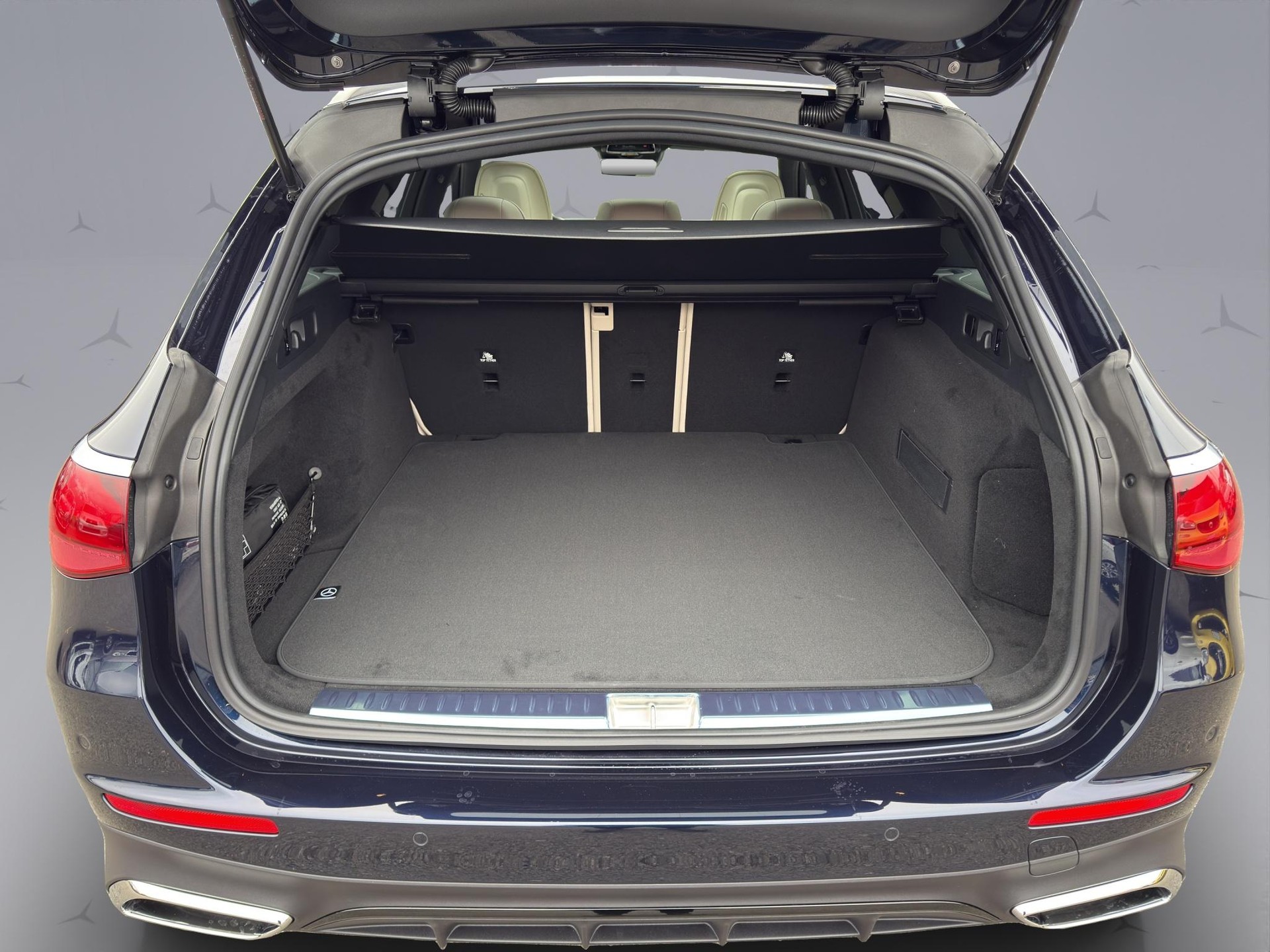 MERCEDES-BENZ E 220 d AMG Line 4matic Kombi-image-17