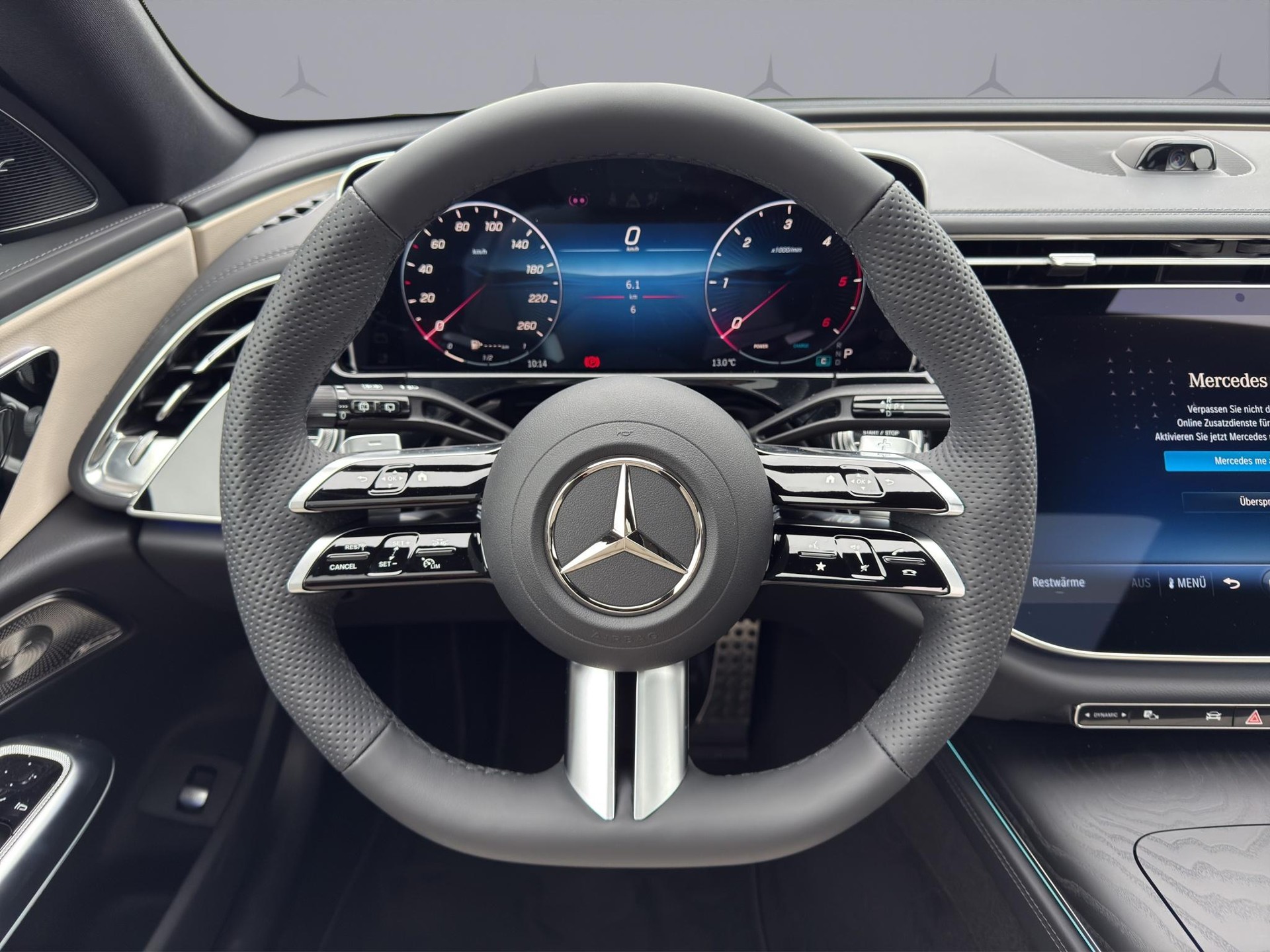 MERCEDES-BENZ E 220 d AMG Line 4matic Kombi-image-9