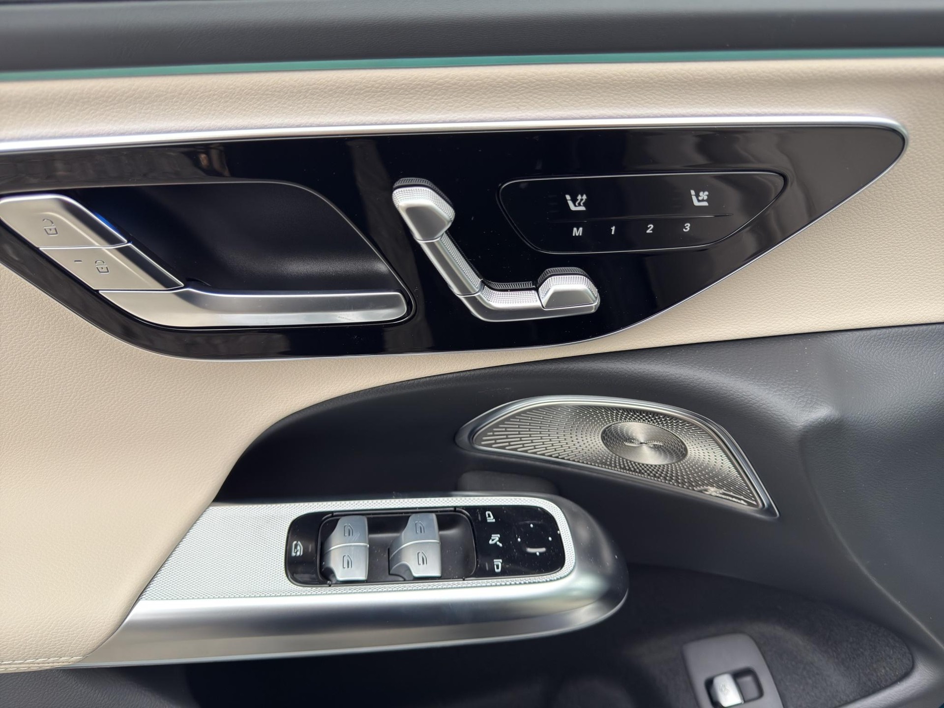 MERCEDES-BENZ E 220 d AMG Line 4matic Kombi-image-10