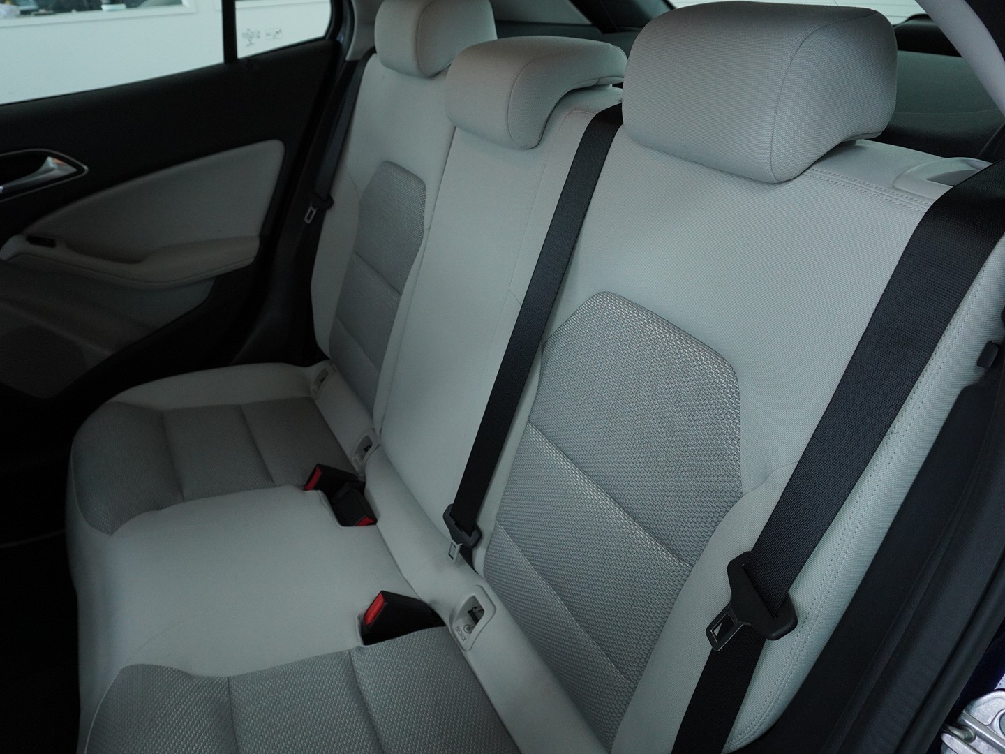 MERCEDES-BENZ GLA 180 7G-Tronic-image-4