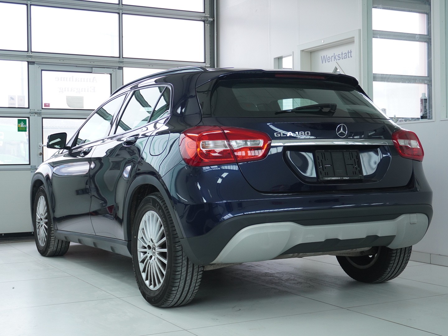 MERCEDES-BENZ GLA 180 7G-Tronic-image-1