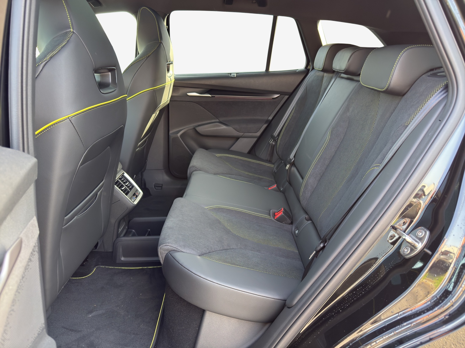 SKODA Enyaq 4x4 RS-image-11