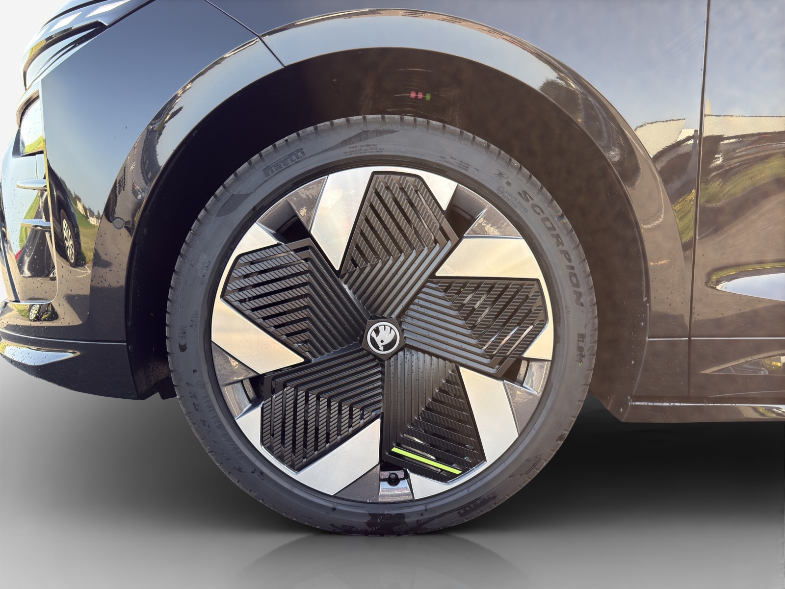 SKODA Enyaq 4x4 RS-image-14