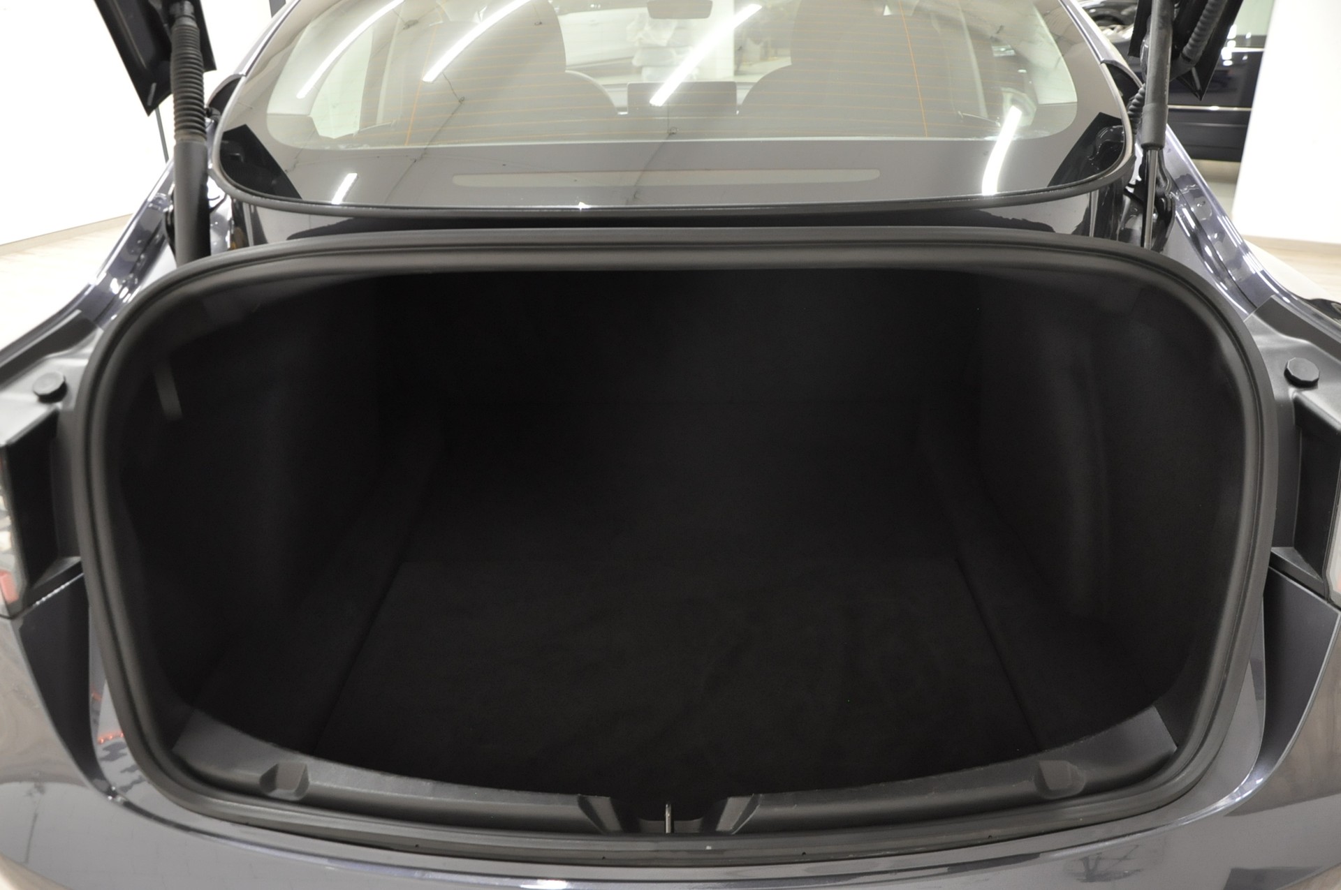 TESLA Model 3 Long Range Dual Motor AWD-image-18