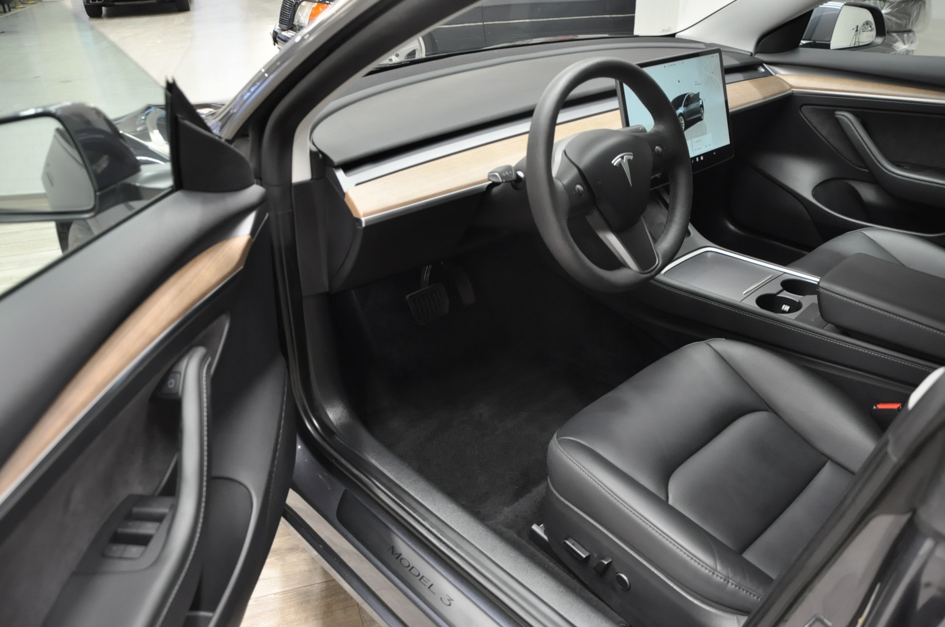 TESLA Model 3 Long Range Dual Motor AWD-image-9